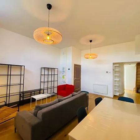 Casa : L'eclat Du Roi Rene Appartement Angers